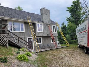 Ainger roofing crew working on a barrie roof replacement